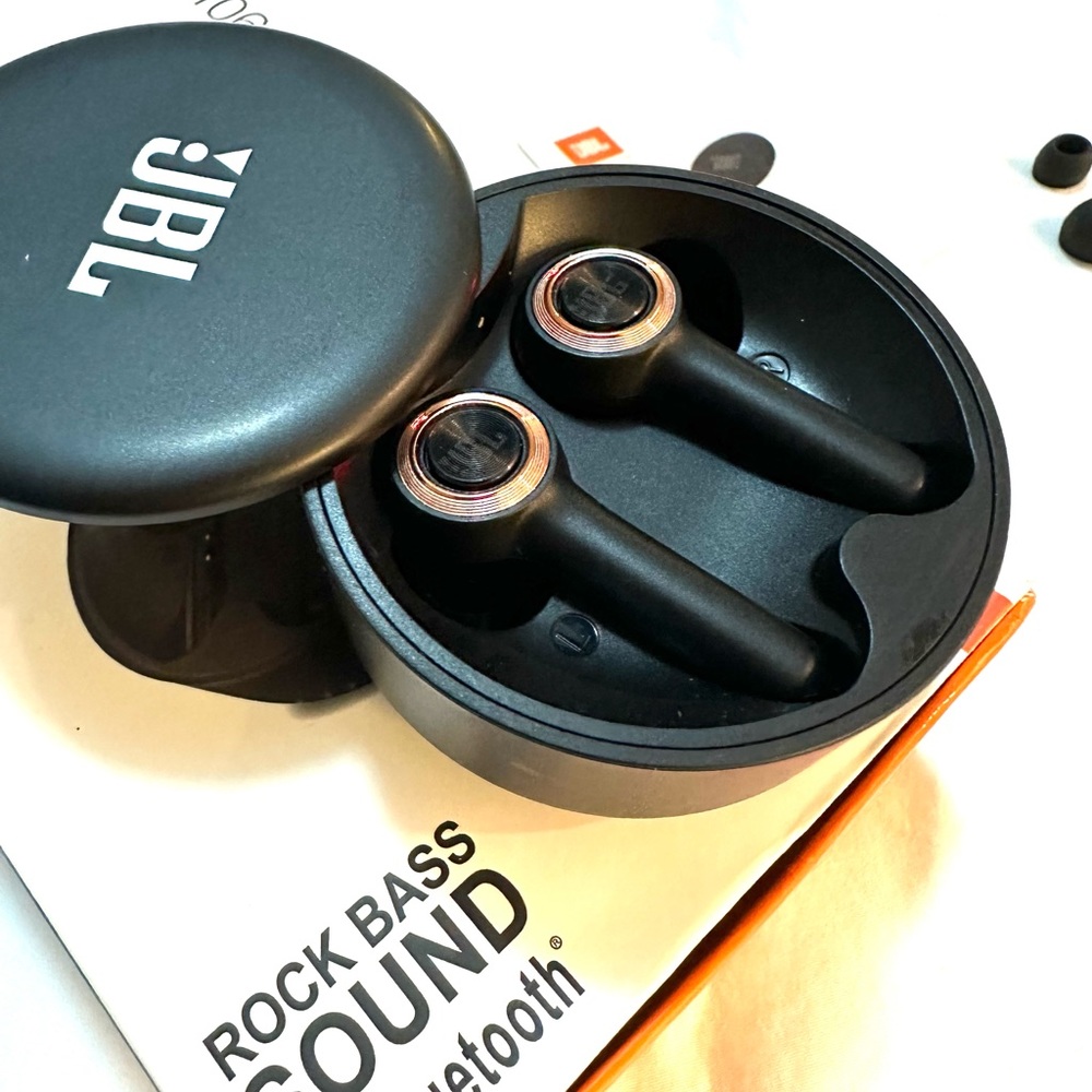 JBL Wireless Earbuds Brand New